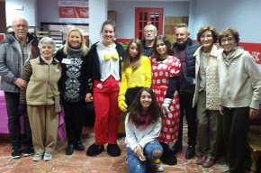 Comiat agredolç del mercadet benèfic dels veïns del barri de la Llosa després de 10 anys