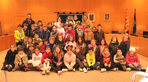 Alumnes de l'escola Guillem Fortuny visiten l'Ajuntament de Cambrils