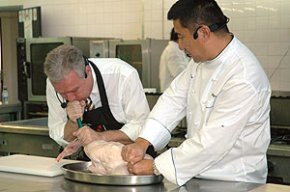 FA 10 ANYS: Joan Aregio i Robert Benaiges es posen darrere els fogons en la primera jornada del Congrés de la Gastronomia Mediterrània