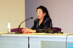 L'escriptora Anny Blain presenta a Cambrils el seu darrer llibre de poesies "A_ _R, como AmoR"