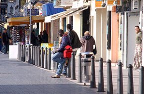 Continua la problemàtica de la venda il·legal ambulant a la zona del Port de Cambrils
