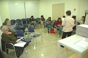 El Centre Les Basses acull un curs pels 25 voluntaris del servei "Reforça't amb nosaltres"