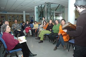 "Les músiques d'Un viatge ple de veus" complementa l'exposició interactiva de la Biblioteca Municipal  