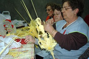 L'únic taller de palmes artesanals del municipi elaborarà enguany més de 400 palmes i 300 palmons