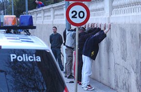 Espectacular detenció de cinc persones davant de l'Ermita