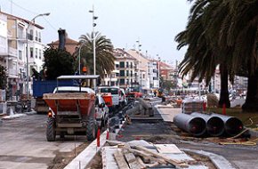 S'enllesteixen les obres de remodelació del segon tram del passeig marítim del port