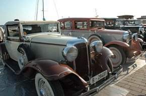 S'exposen al Mollet del Rec part dels vehicles que prendran part en el Ral·li Cambrils -Costa Daurada que comença avui