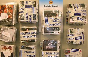 La Policia Local realitza una nova acció en contra la venda il·legal i decomissa 218 còpies il·legals de DVD i 310 de CD 