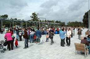 Centenars de persones van participar dissabte en la festa d' inauguració del Parc del Pinaret