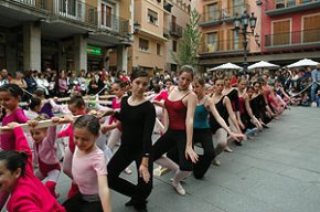 Les dues escoles de dansa de Cambrils se sumen al Dia Internacional de la Dansa