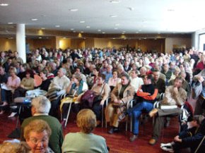 El taller participatiu del POUM es converteix en un nou acte multitudinari contra els PMU del Regueral i lHorta de Santa Maria