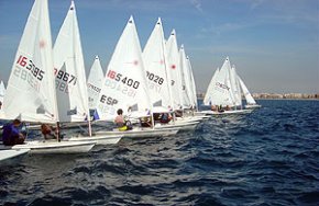 Pol Vila del Club Nàutic Cambrils encapçala la classificació del campionat de Catalunya de vela de la classe Laser Radial