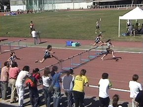 Els atletes del Club Atletisme Cambrils reclamen poder entrenar a la pista d'atletisme
