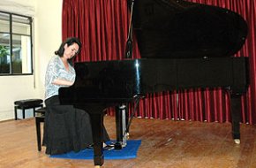 La pianista Liliane Questel ofereix un concert a l'Escola de Música de Cambrils