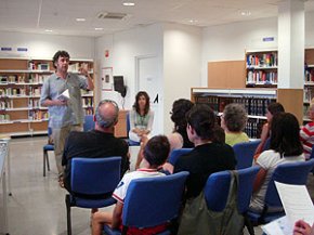 La Biblioteca Municipal de Cambrils rep la visita de l'escriptor barceloní David Nel·lo