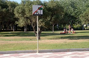L'Ajuntament prohibeix fer pícnics a la zona verda situada al costat de la Vil·la Romana de La Llosa