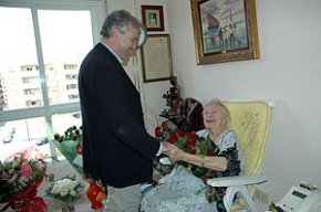 L'Ajuntament ret homenatge a Rosa Daura en la celebració del seu centenari