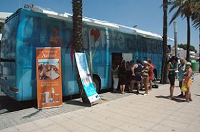 El bus itinerant "Club Gente Saludable" del programa de TVE Saber Vivir s'atura a Cambrils
