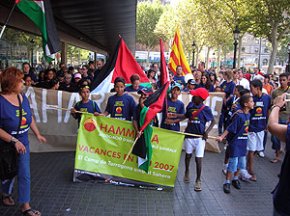 Els nens sahrauís acollits a Cambrils van participar diumenge a la festa Catalunya amb el Sàhara