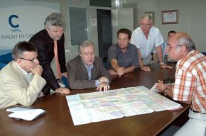 Un grup d'empresaris romanesos visita Cambrils per informar de les possibilitats d'inversió en el seu país