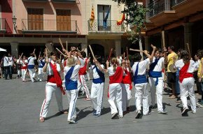 Se celebra la segona Festa Bastonera amb un recorregut pels principals carrers del Barri Antic