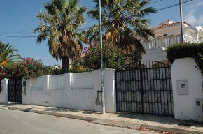 Segresten un matrimoni a casa seva, a Marcambrils, i els roben 3.900 euros, joies i un vehicle