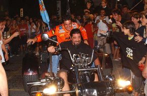 El tricampió mundial Ivan Cervantes és aclamat pels cambrilencs