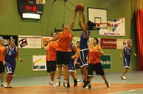 Derrota per la mínima de l'equip sènior femení del CBC en el seu primer partit amistós de pretemporada