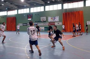 El Club Handbol Cambrils encara la nova temporada amb l'objectiu de reforçar la seva base