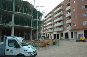 L'Ajuntament prepara una ordenança que obligarà els constructors a garantir aparcament per cada habitatge construït