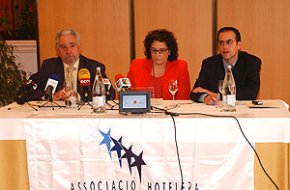 Disminueix un 15% la despesa mitjana per turista a la Costa Daurada central durant l'any 2007