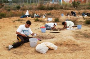 Un equip de la URV fa una intervenció programada al jaciment del Cavet