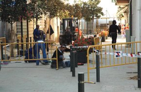 La reparació del paviment dels carrers del Port, remodelats ara fa un any, centra les inquietuds dels veïns