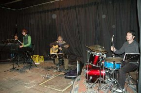 La Teca Teatre i Els Oncles Band reprenen les actuacions de l'espectacle "La lluna, la pruna... Poemes, contes i cançons"