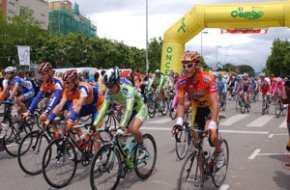 Cambrils protagonitza la sortida i larribada de la segona etapa de la Volta Ciclista a Catalunya
