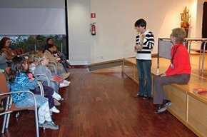 La Biblioteca Municipal enceta de nou el cicle de contacontes "Viatjant amb contes"