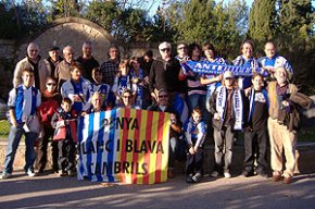 Aquest passat cap de setmana la Penya Blanc i Blava de Cambrils va fer la seva primera sortida al camp de l'Espanyol