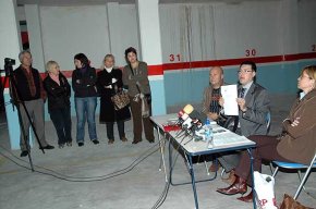 Els veïns  propers al Lidl denuncien les esquerdes que s'han format en el pàrquing i en algun dels habitatges