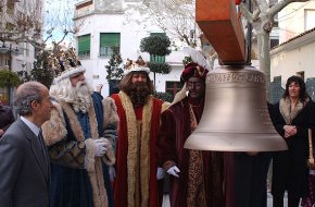 Ses Majestats els Reis Mags de l'Orient fan entrega de les noves campanes de l'església parroquial de Sant Pere