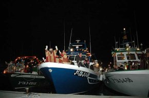 Els Reis Mags de l'Orient reben una acollida multitudinària en la seva visita a Cambrils 