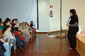 El cicle de contacontes "Viatjant amb contes" de la Biblioteca Municipal acosta el Marroc als més petits