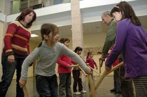 El Ball de Bastons de Cambrils enceta l'any amb els assajos d'una nova colla infantil
