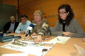 L'oposició critica la instal·lació dels controls d'accés al consistori i la manca de presència en els mitjans de comunicació municipals