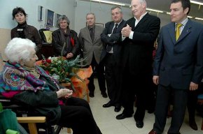Carme Ballester rep la Medalla Centenària pels seus 100 anys 