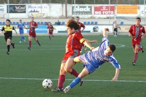 El FC Cambrils obté una important victòria davant el Júpiter que el col·loca fora dels llocs de descens
