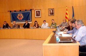 El Reglament Orgànic Municipal és aprovat per unanimitat, amb la inclusió d'algunes propostes de l'oposició