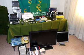 La Guàrdia Civil desarticula una banda dedicada a la duplicació de targetes de crèdit