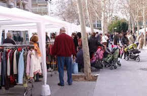 El bon temps i l'afluència de gent acompanyen en la quarta edició de la Fira Rebaixes Últims Preus