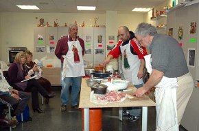 El curs "Les cuines de la Mediterrània" acosta als alumnes l'ampli ventall gastronòmic mediterrani
