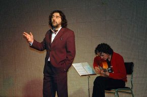 L'espectacle "Dit i cantat" inaugura l'Antena del Coneixement de la URV a Cambrils i l'aula de poesia